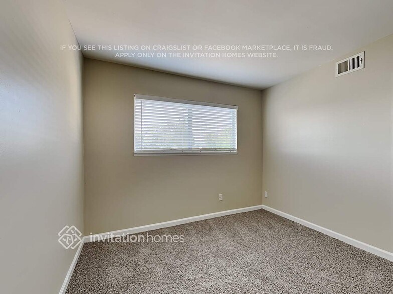 Building Photo - 1974 Glenoaks Ave