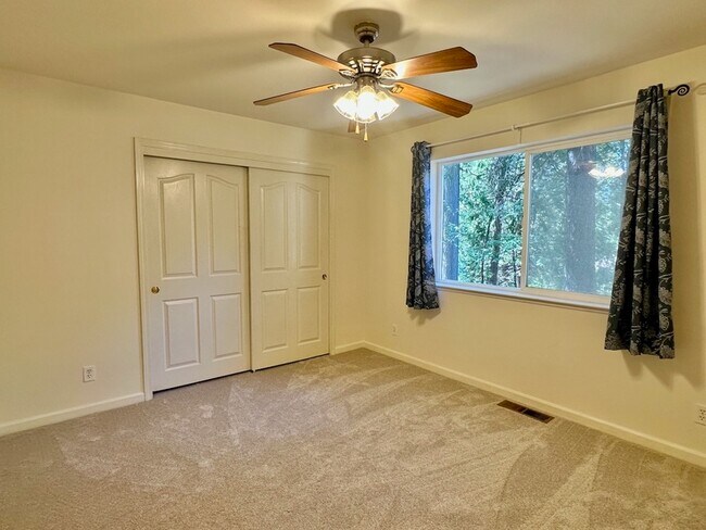 Building Photo - 122 Sterling Ct