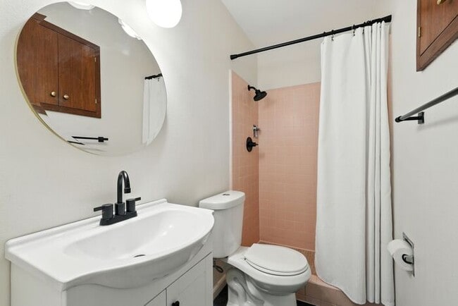 Building Photo - Totally remodeled home in prime Tempe Loca...