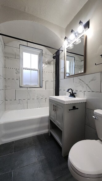 Building Photo - 914 Concordia Ln