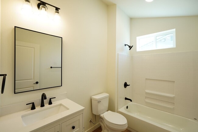 Building Photo - 4805 Charlotte Way
