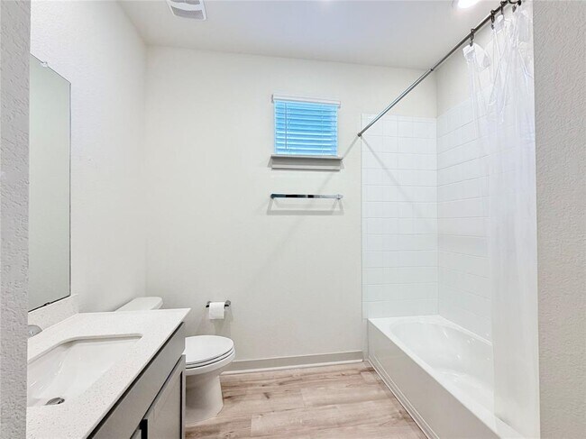 Building Photo - 2000 Daleside Ln