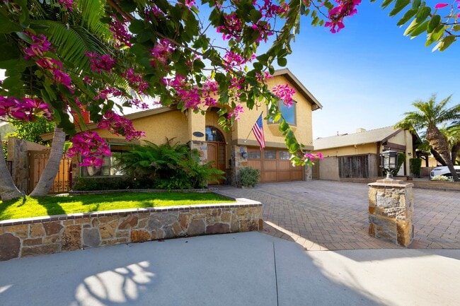 Building Photo - Beautifully maintained Tuscan-style custom home