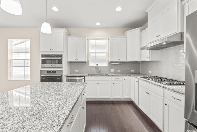 Building Photo - 3 Bedroom Home in Belmont!