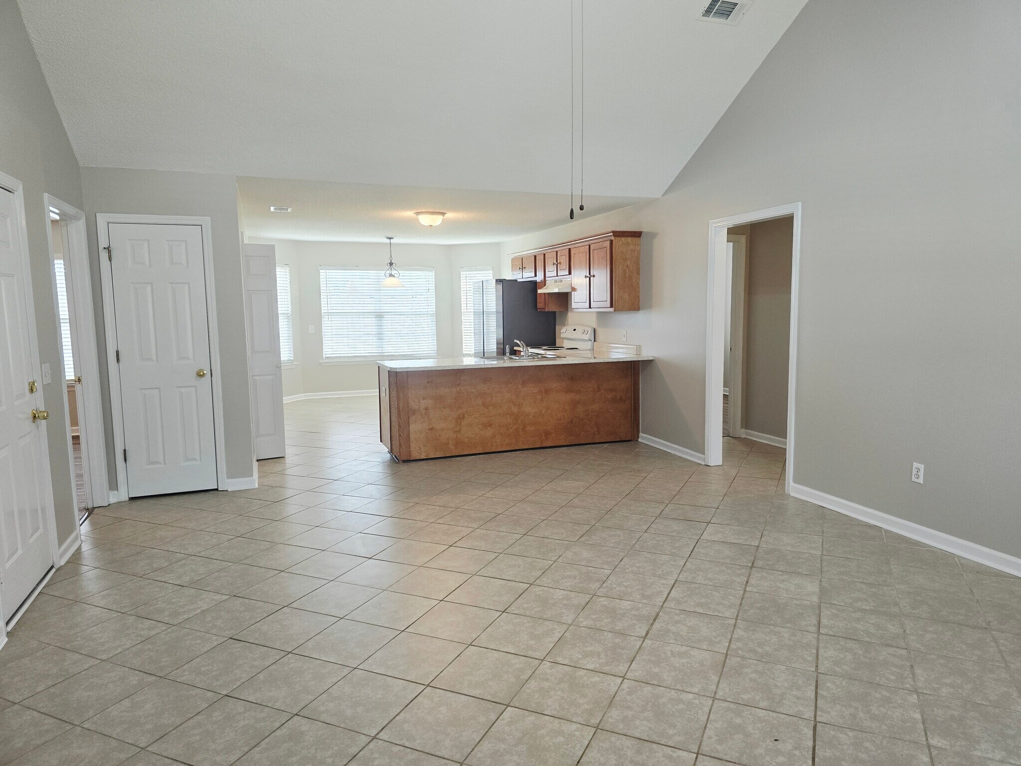 Building Photo - 111 Quarterhorse Dr