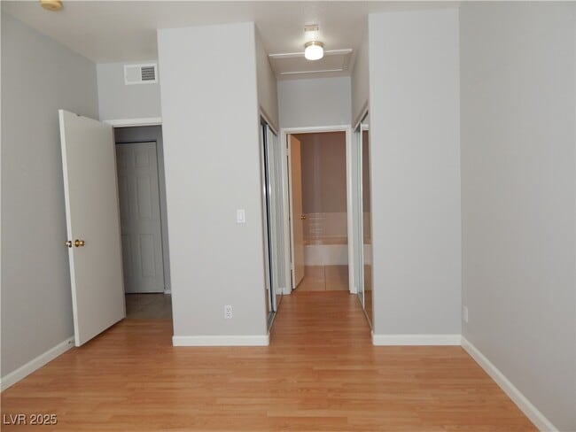 Building Photo - 2201 Ramsgate Dr