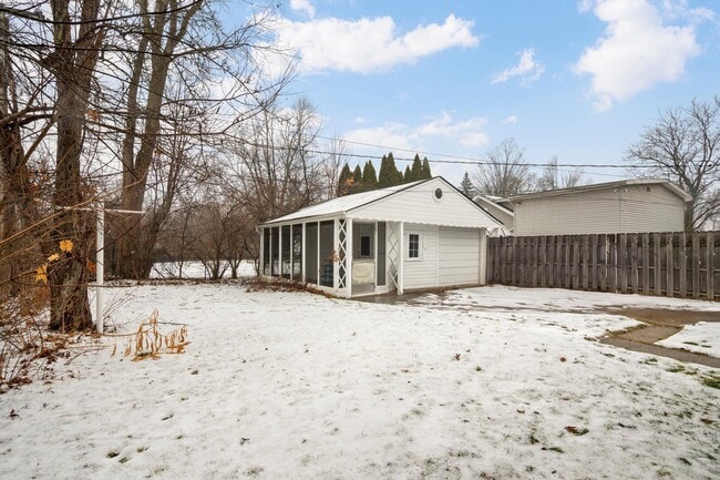 Building Photo - 17133 Delaware Ave