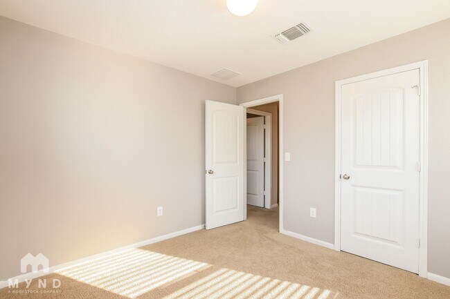 Building Photo - 12213 Waterford Run Way