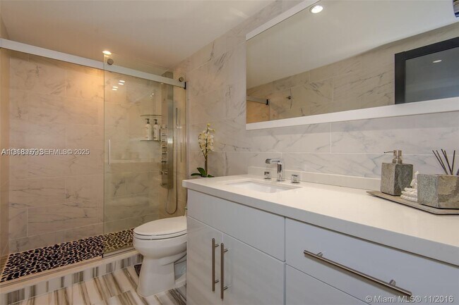 Building Photo - 19390 Collins Ave