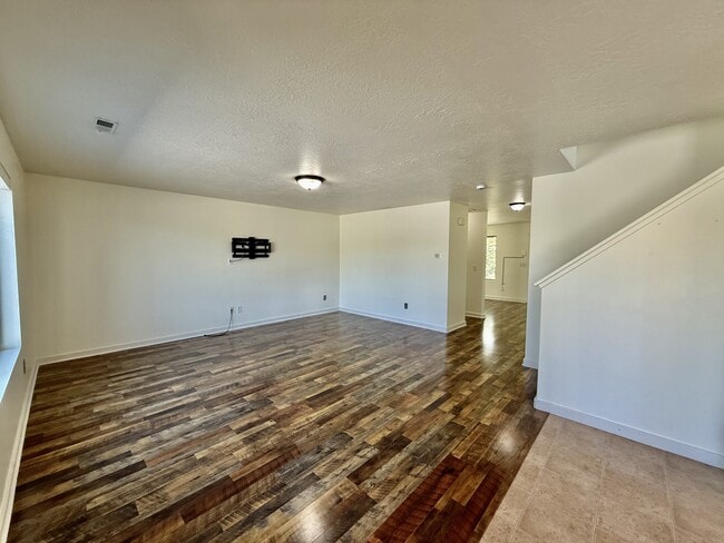 Building Photo - 722 S Willow Park Dr