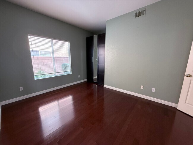 Building Photo - 1579 Dawson Dr