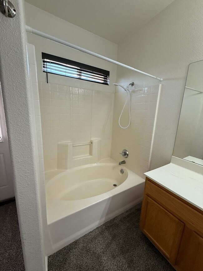 Building Photo - NEW CARPET! 3 Bed / 2 Bath Single Family Home – Spacious, Upgraded & Great Location!