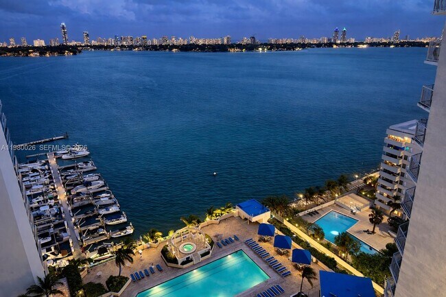 Building Photo - 7601 E Treasure Dr