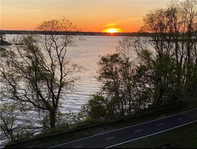 Building Photo - 41 Bullocks Point Ave