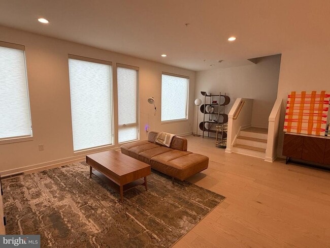 Building Photo - 3006 S Northbank Pl