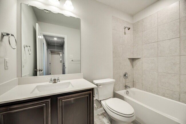 Building Photo - Perfect 3 bed 2 bath in new development in...