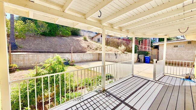 Building Photo - 1280 Alturas Rd