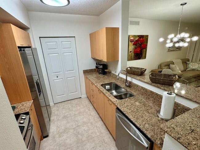 Building Photo - 625 Casa Loma Blvd