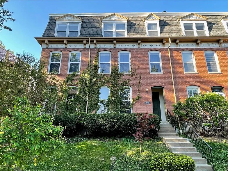 Building Photo - 2310 Rutger St