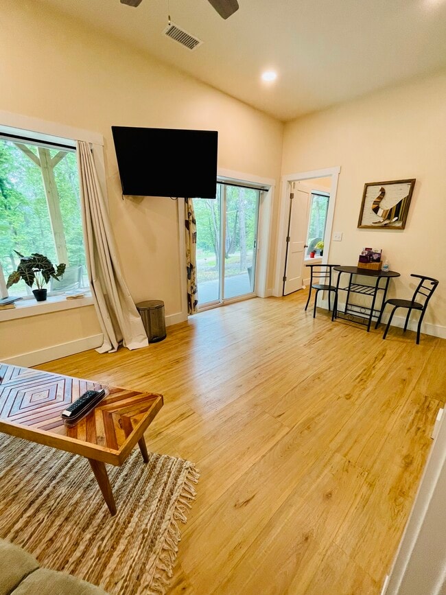Building Photo - 1399 Golf Course Rd