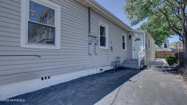 Building Photo - 19 Bayview Ave