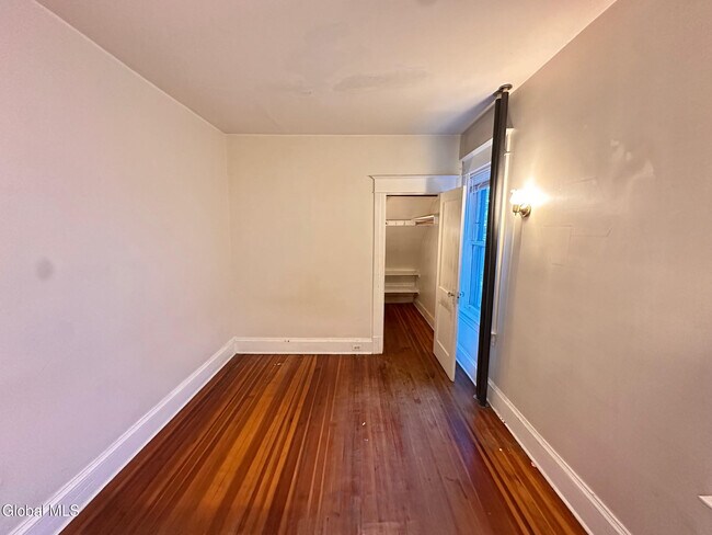 Building Photo - 864 Myrtle Ave