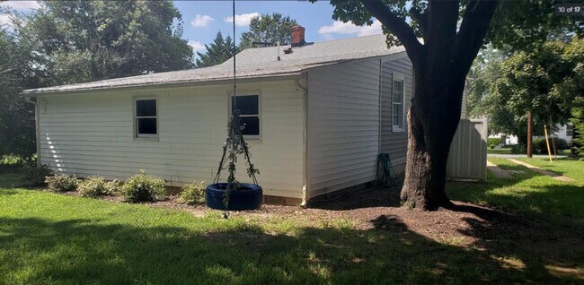 Building Photo - 3803 Larry St