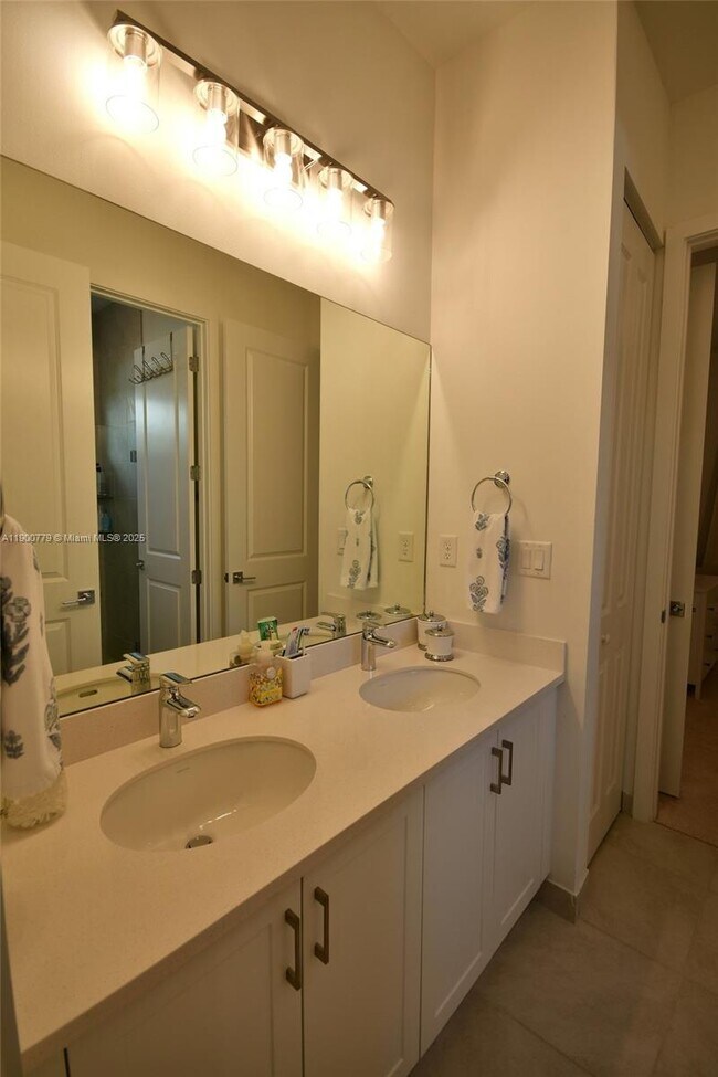 Building Photo - 4221 SW 178th Ave