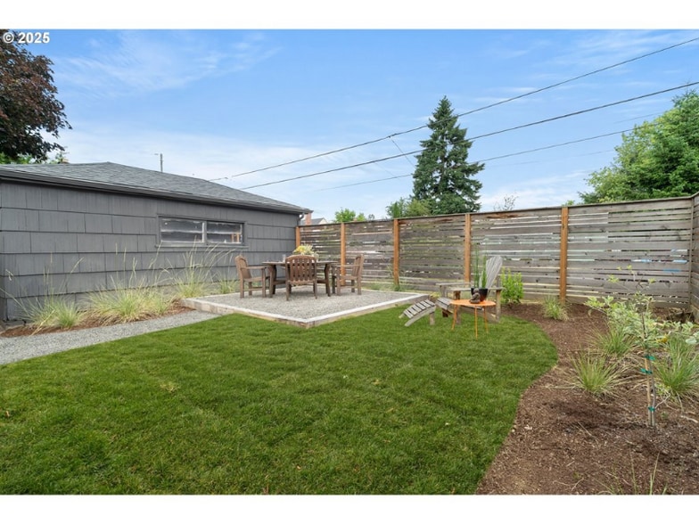 Building Photo - 841 NE 77th Ave