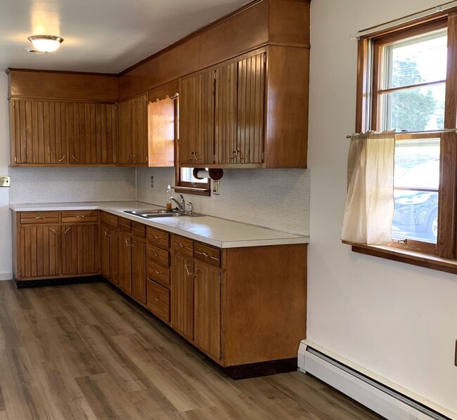 Building Photo - NEW RENT REDUCTION! Charming 3-Bedroom, 1-Bath Single-Family Home