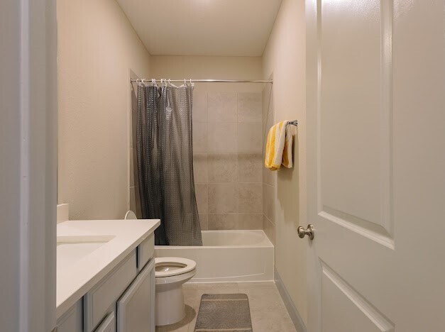 Building Photo - 5823 Ash Vly Dr