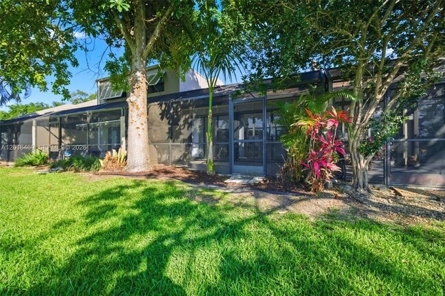 Building Photo - 10941 N Lakeview Dr