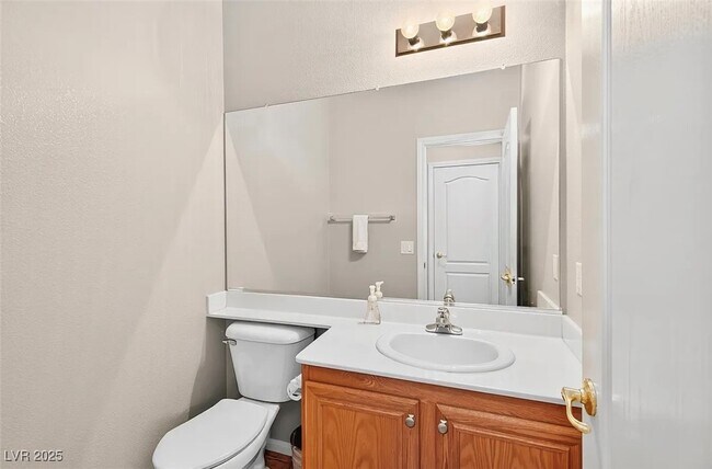 Building Photo - 233 Lynbrook St
