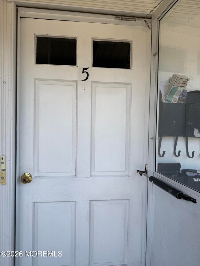 Building Photo - 5 Juniper Ln