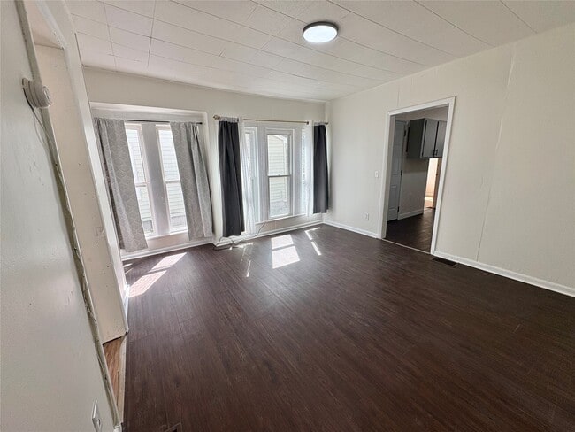 Building Photo - 100 St Charles St