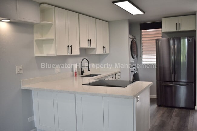 Building Photo - Upgraded 2/1/1 Hale Anaole Apts (Kaneohe) w/ utl. incl.