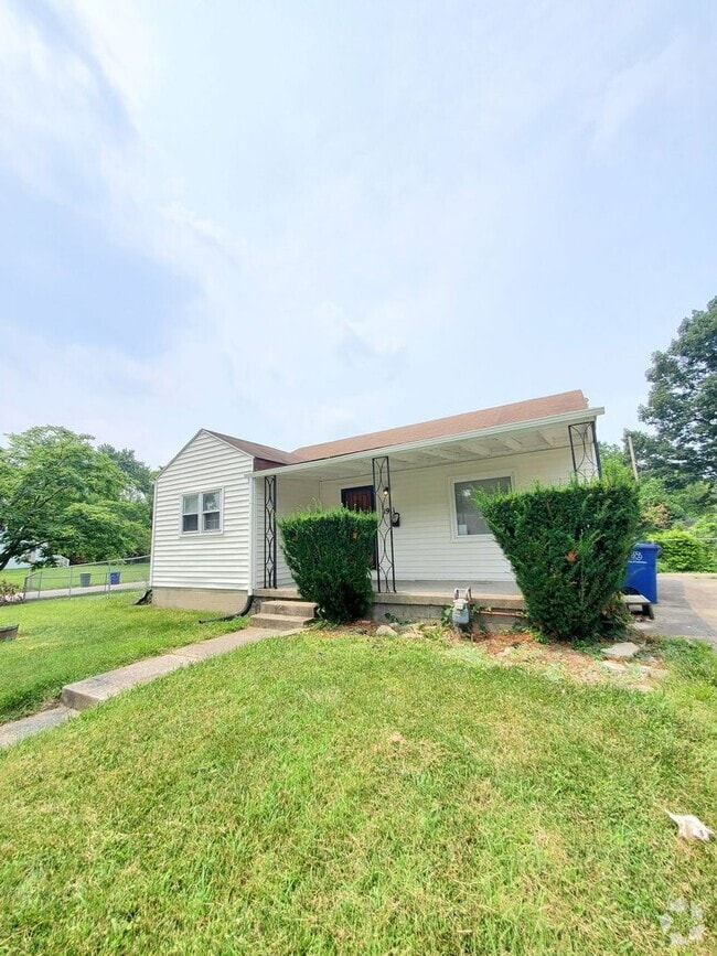 Building Photo - 3 BEDROOM SINGLE FAMILY HOME