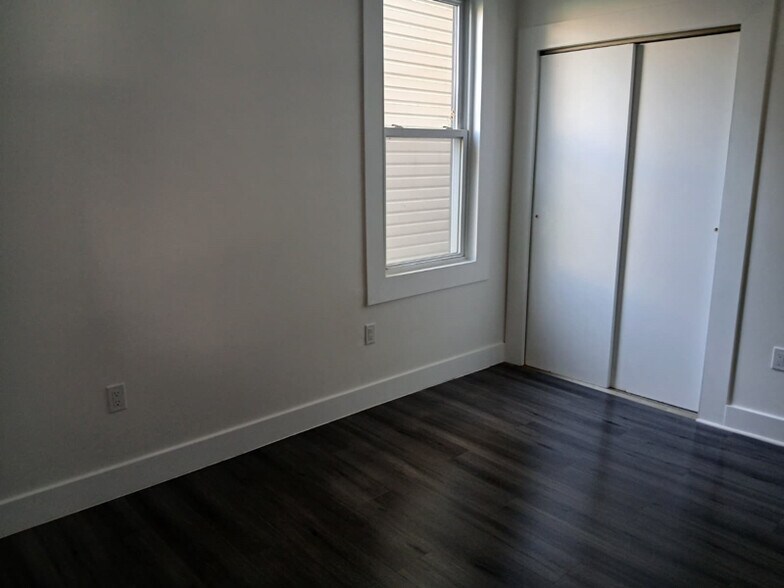 Building Photo - 66 Linden Ave