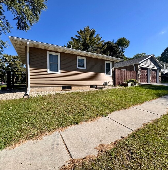 Building Photo - Single Family Home in Edgerton, WI