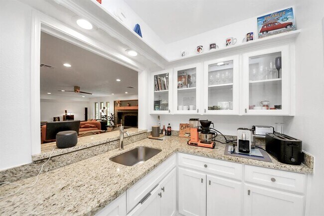 Building Photo - 403 Lakeside Estates Dr