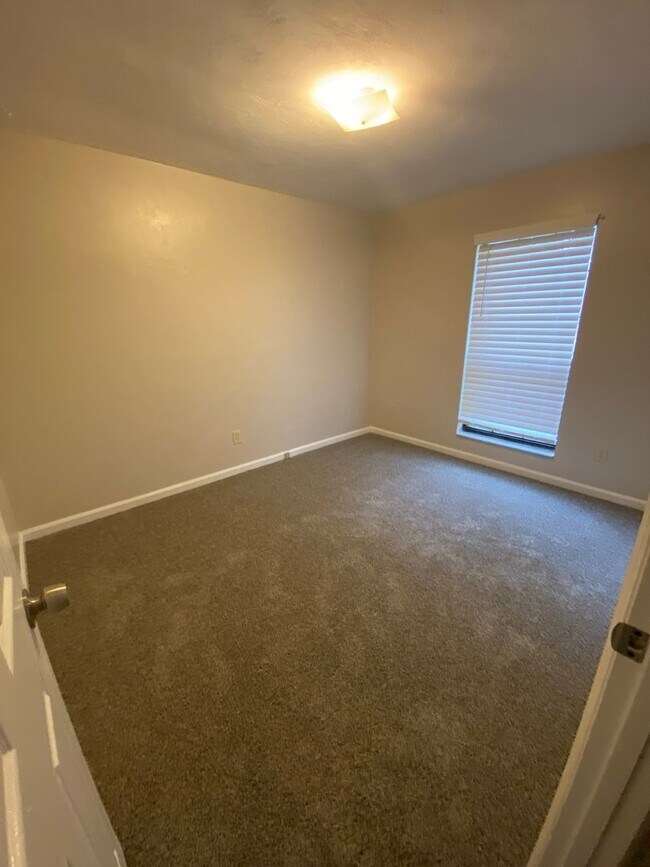 Building Photo - Spcaious home in NW Tallahassee