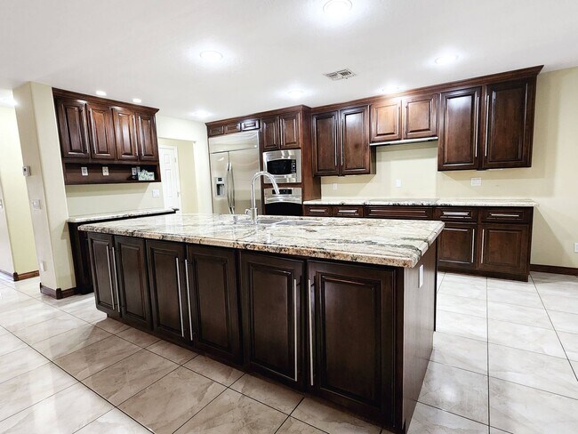 Building Photo - Marshall Ranch 5 bedroom!!  Available Now.