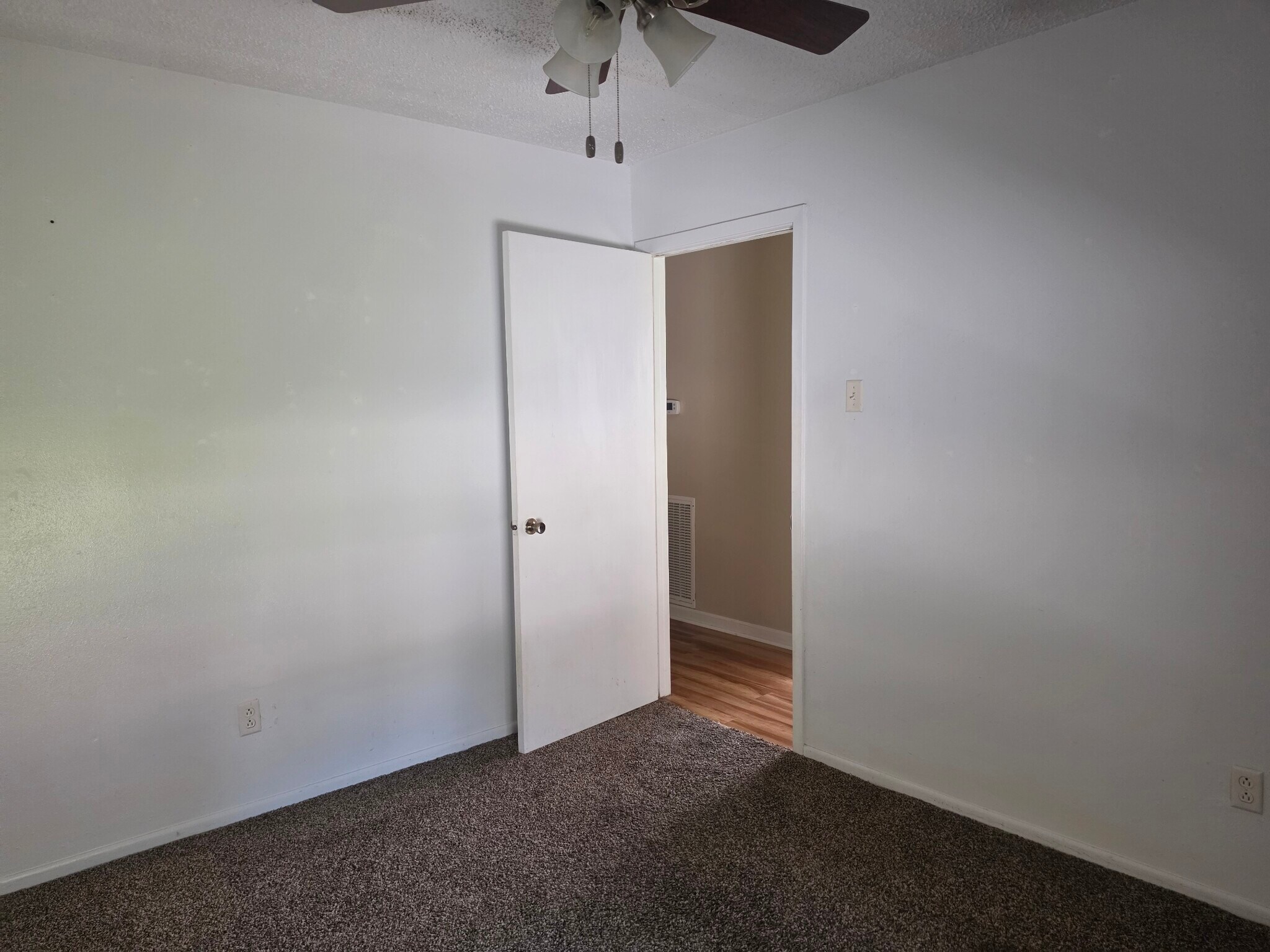 hall bedrom - 10990 Forest Gln