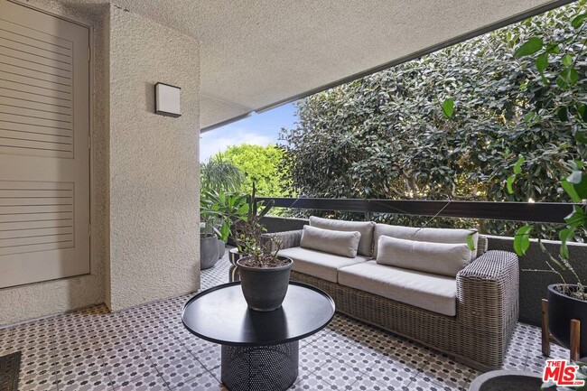 Building Photo - 2237 Century Hill