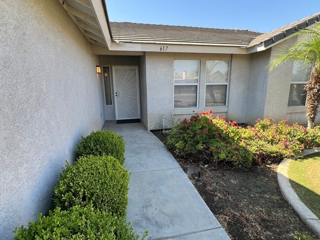 Building Photo - Cute North Bakersfield home!