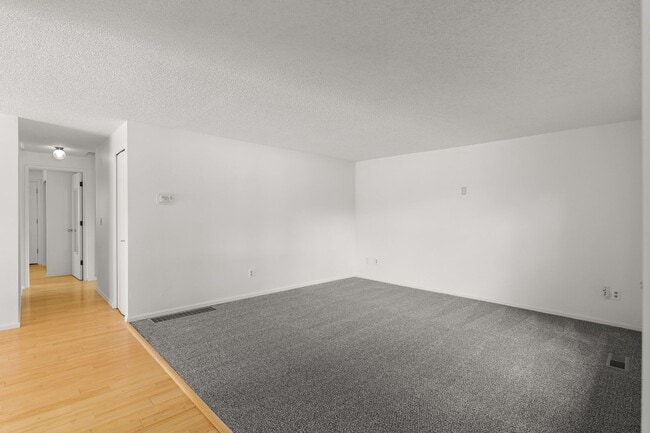 Building Photo - Updated 3Bed/2Bath single story ranch