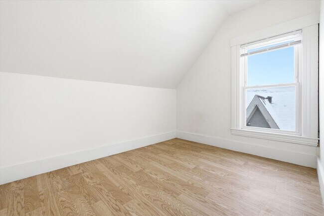 Building Photo - 135 Sagamore St