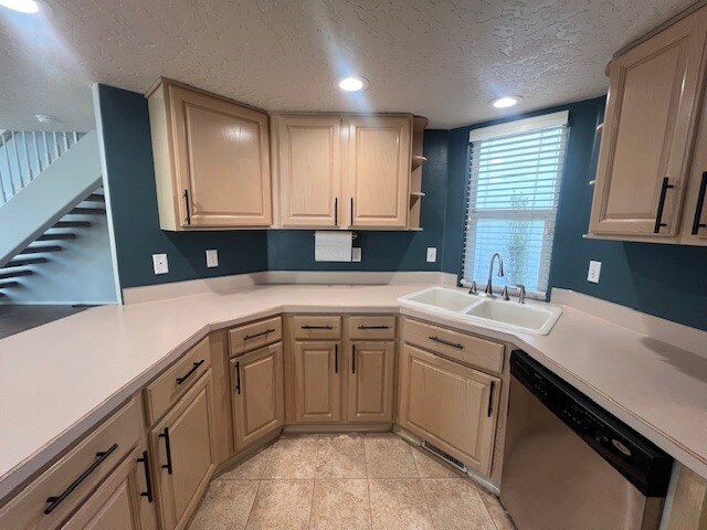 Building Photo - 3 Bed 2.5 Bath in Boise!