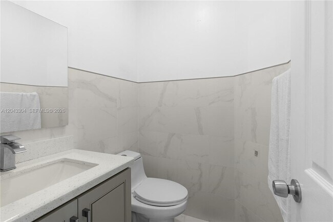 Building Photo - 1102 Camellia Cir