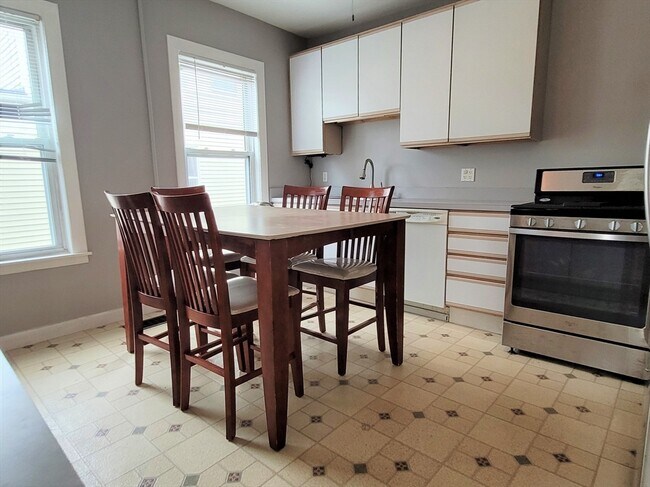 Building Photo - 25 Martin St